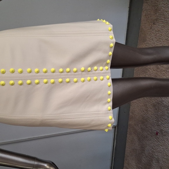 Vintage pleather 60's inspired shift dress with yellow nailhead trim - Picture 5 of 6